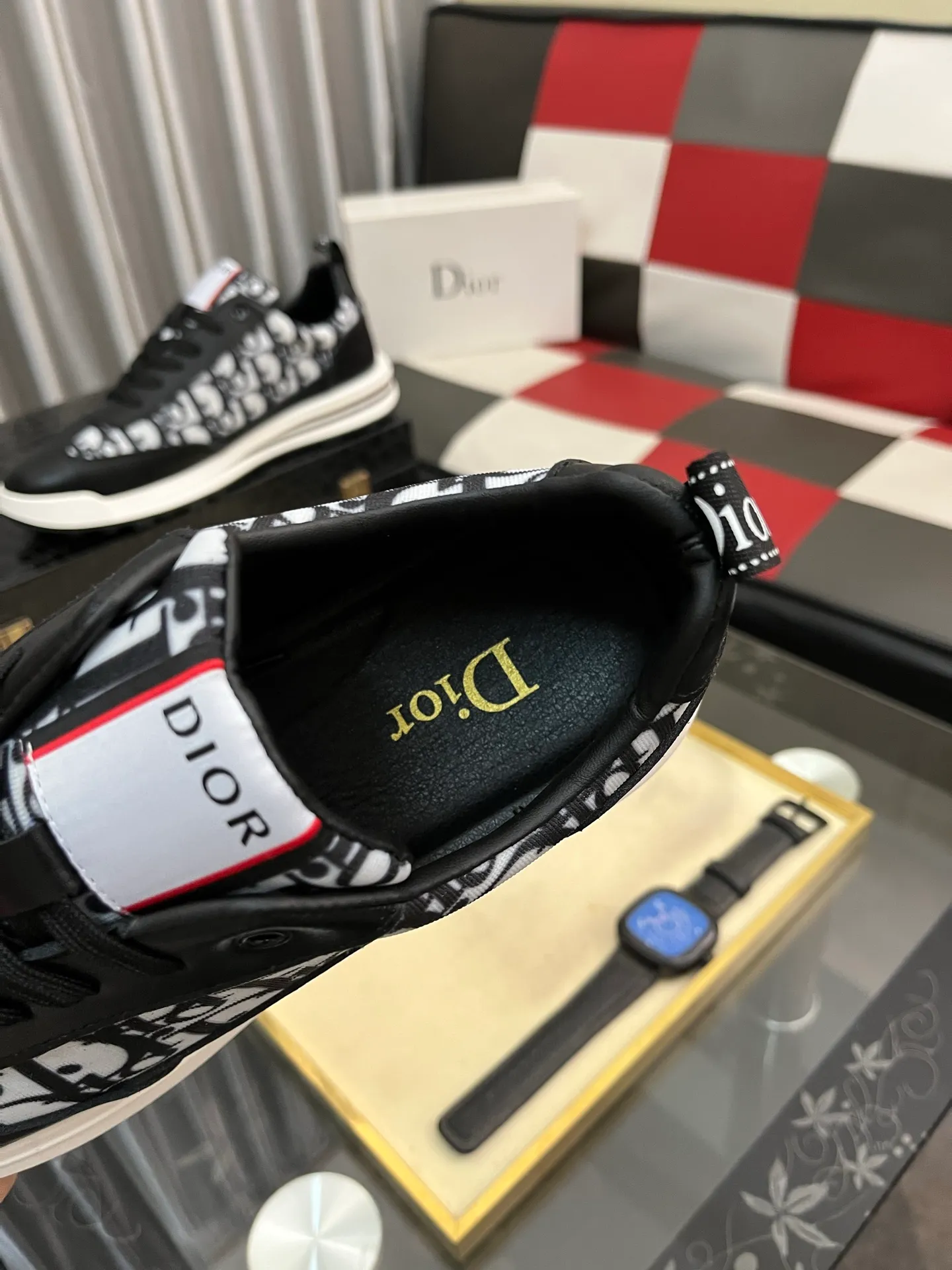 Men's shoes💰420⌚️⌚️[Dior] Dior's new men's genuine leather casual shoes, the highest version on the market, any comparison is welcome🆚! The original leather has excellent texture and is super high-end! Fetal sheep net lining imported from Italy, removable pad! Luxurious materials and fine workmanship, highly recommended! Code number: 38-443️⃣Colors available